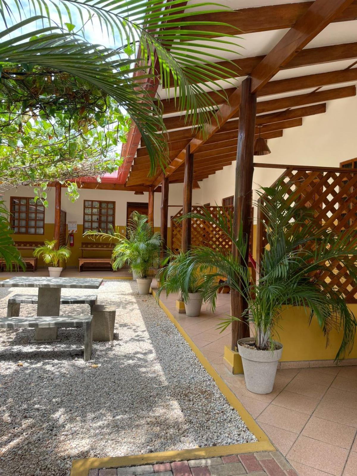 Hotel Cabinas El Colibri Puerto Carrillo