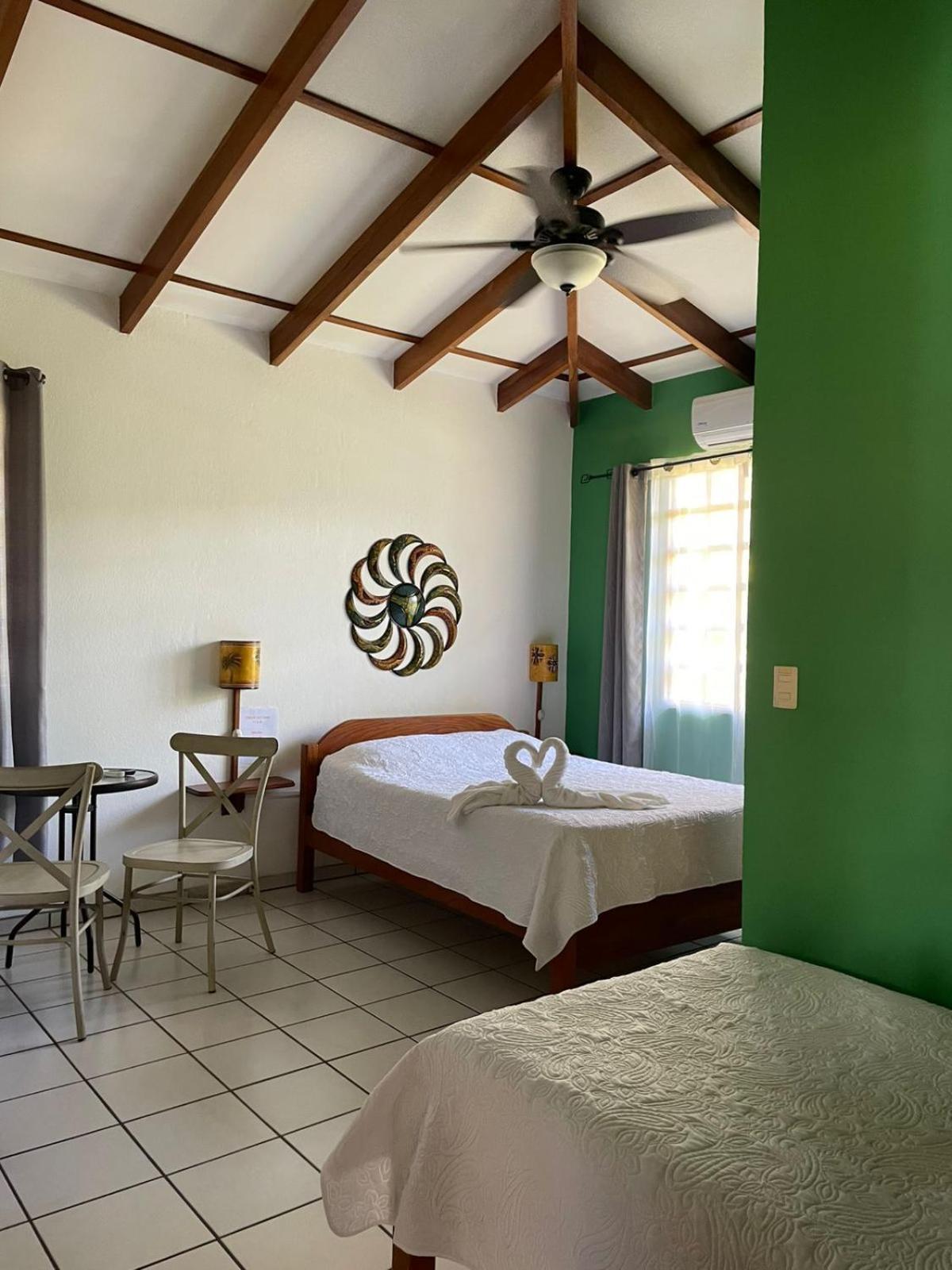 Hotel Cabinas El Colibri 3*